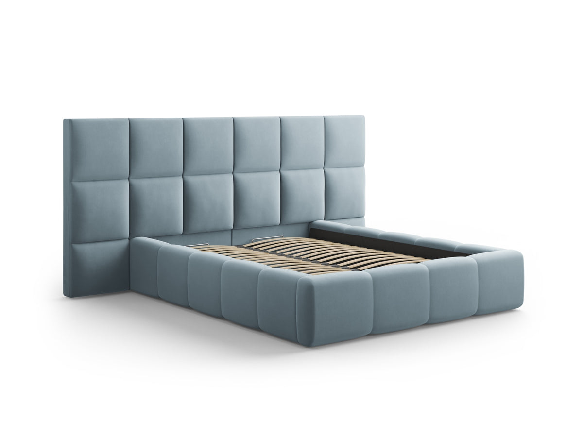 Samt-Bett Livigno von Cosmopolitan Design in Light Beige mit doppeltem Kopfteil, Metallrahmen und Stauraum-Bettkasten, Grösse 160 x 200 cm.