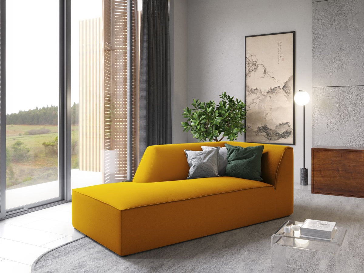 Chaiselongue Siena mit Samtbezug in Beige-Salvador, Massivholzrahmen, schwarze Kunststoffbeine, Sitzfläche 67x153cm, Ansicht von links.