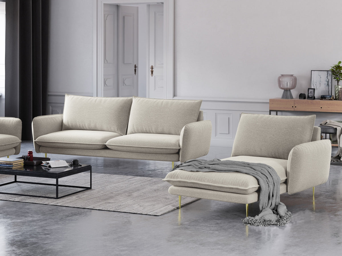 Vienna Sofa Chaise Lounge rechts 1 Sitz 110cm in Light Beige/Gold-Positano präsentiert im Onlineshop von KAQTU Design AG. L-Sofa rechts ist von Cosmopolitan Design
