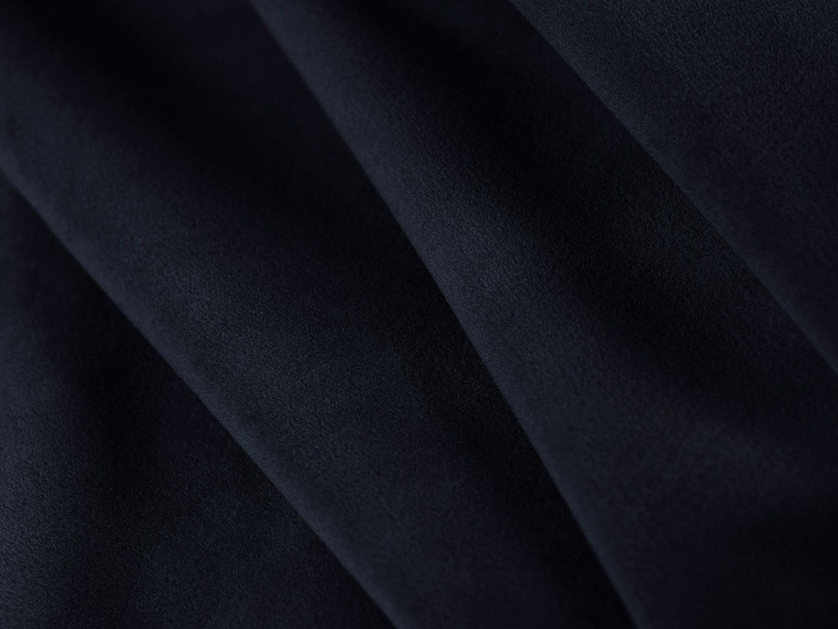 Symmetrisches Ecksofa Lazio in Samt-Velours, Royal Blue, mit schwarzen Metallbeinen, Massivholzrahmen und grosszügiger Sitzfläche.