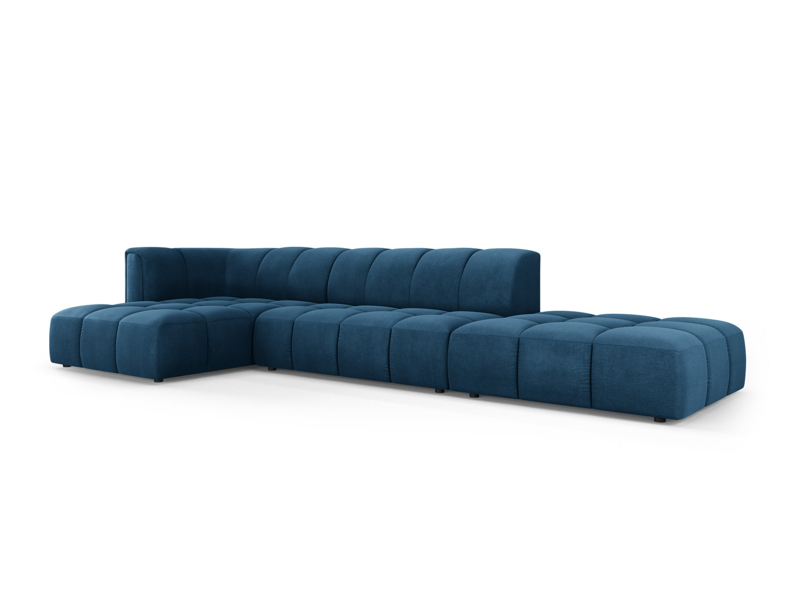 Modulares 5-Sitzer Ecksofa Moritz in Royal Blue-Rebel, ideal für moderne Wohnräume, vereint Stil und Funktionalität.