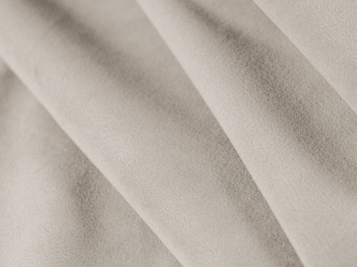 Modulares Ecksofa Verona in Sand-Casino Samt mit Récamiere links, schwarzen Kunststoffbeinen und weicher Velours-Polsterung, 4 Sitzplätze.