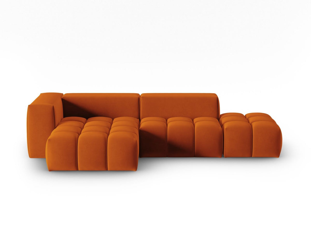 Modulares Ecksofa Verona in Sand-Casino Samt mit Récamiere links, schwarzen Kunststoffbeinen und weicher Velours-Polsterung, 4 Sitzplätze.