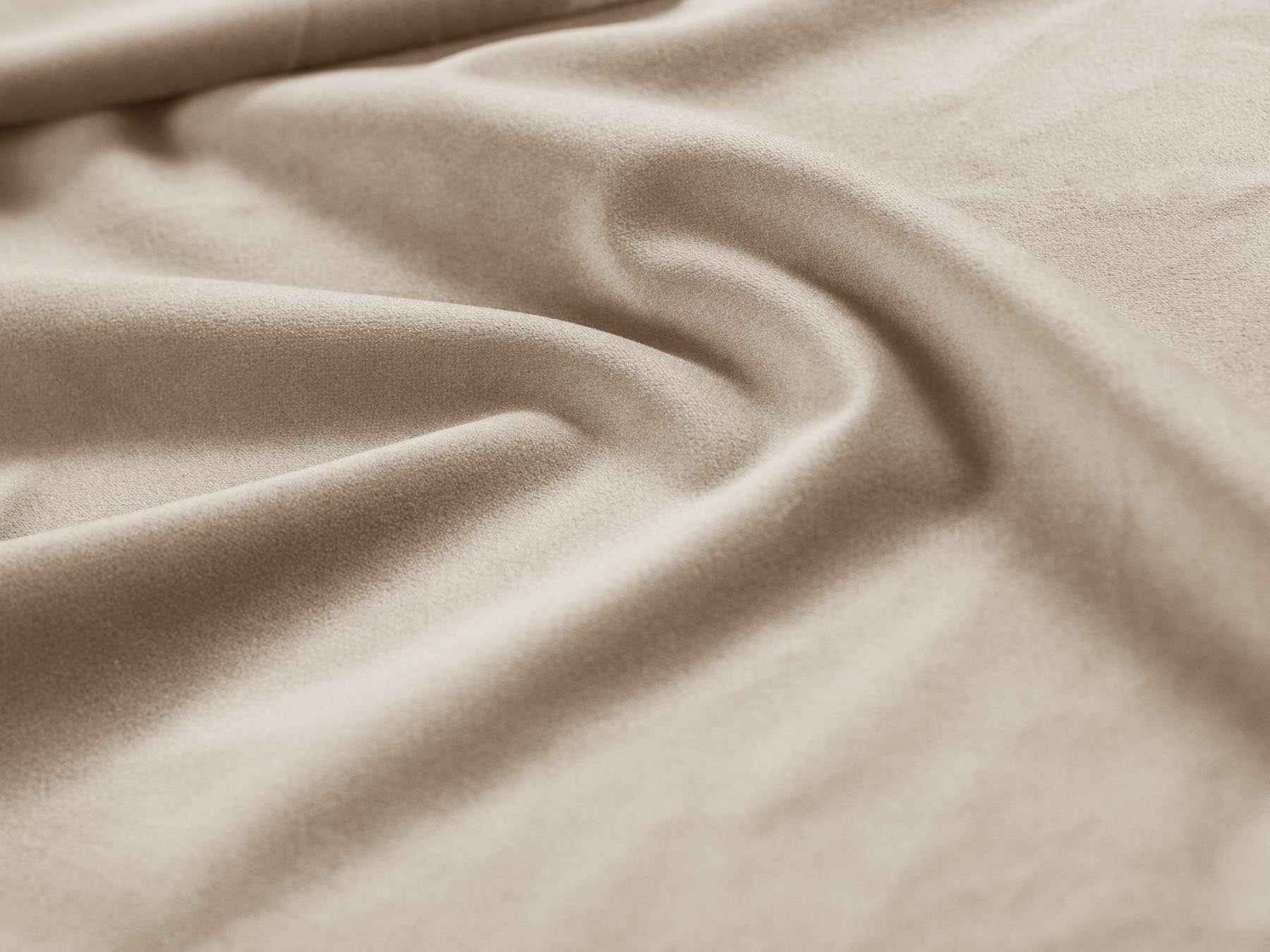 Modernes 3-Sitzer Ecksofa links Hawaii in zartem Beige, gefertigt aus hochwertigem Magic Velvet, perfekt für einladende Wohnambiente.
