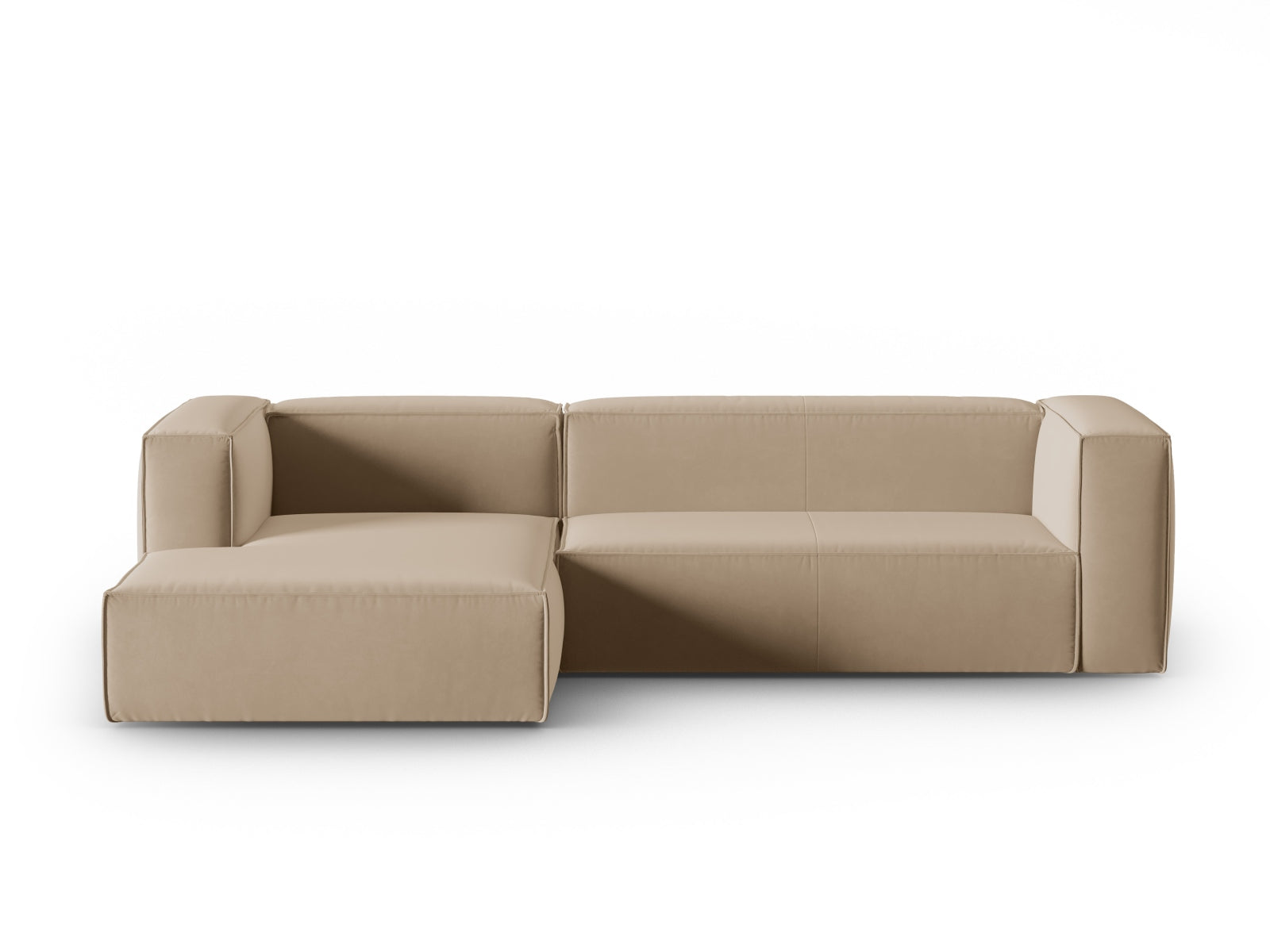Mackay Velour links Ecksofa 4 Sitzer in Sand präsentiert im Onlineshop von KAQTU Design AG. Ecksofa links ist von Cosmopolitan Design