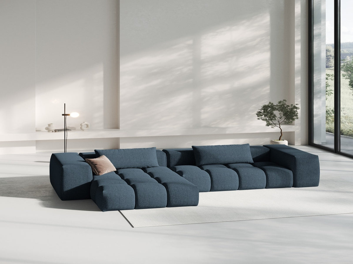 Modulares Ecksofa Verona links mit 3 Sitzplätzen in dunkelblauem Sorella-Stoff, Massivholzrahmen und schwarzen Kunststoffbeinen, Récamiere-Form.