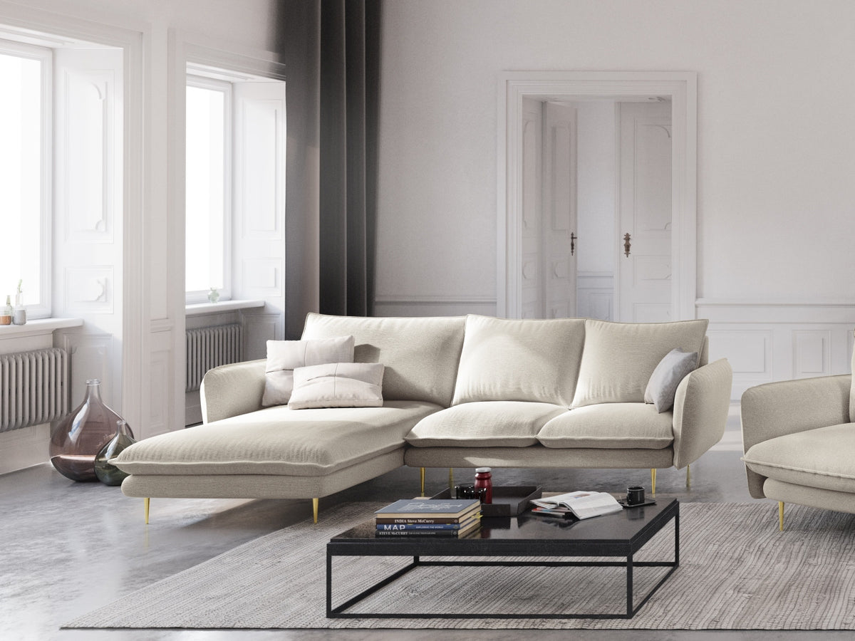 Vienna Ecksofa links 5 Sitzer 170cm in Light Beige/Gold-Positano präsentiert im Onlineshop von KAQTU Design AG. L-Sofa links ist von Cosmopolitan Design