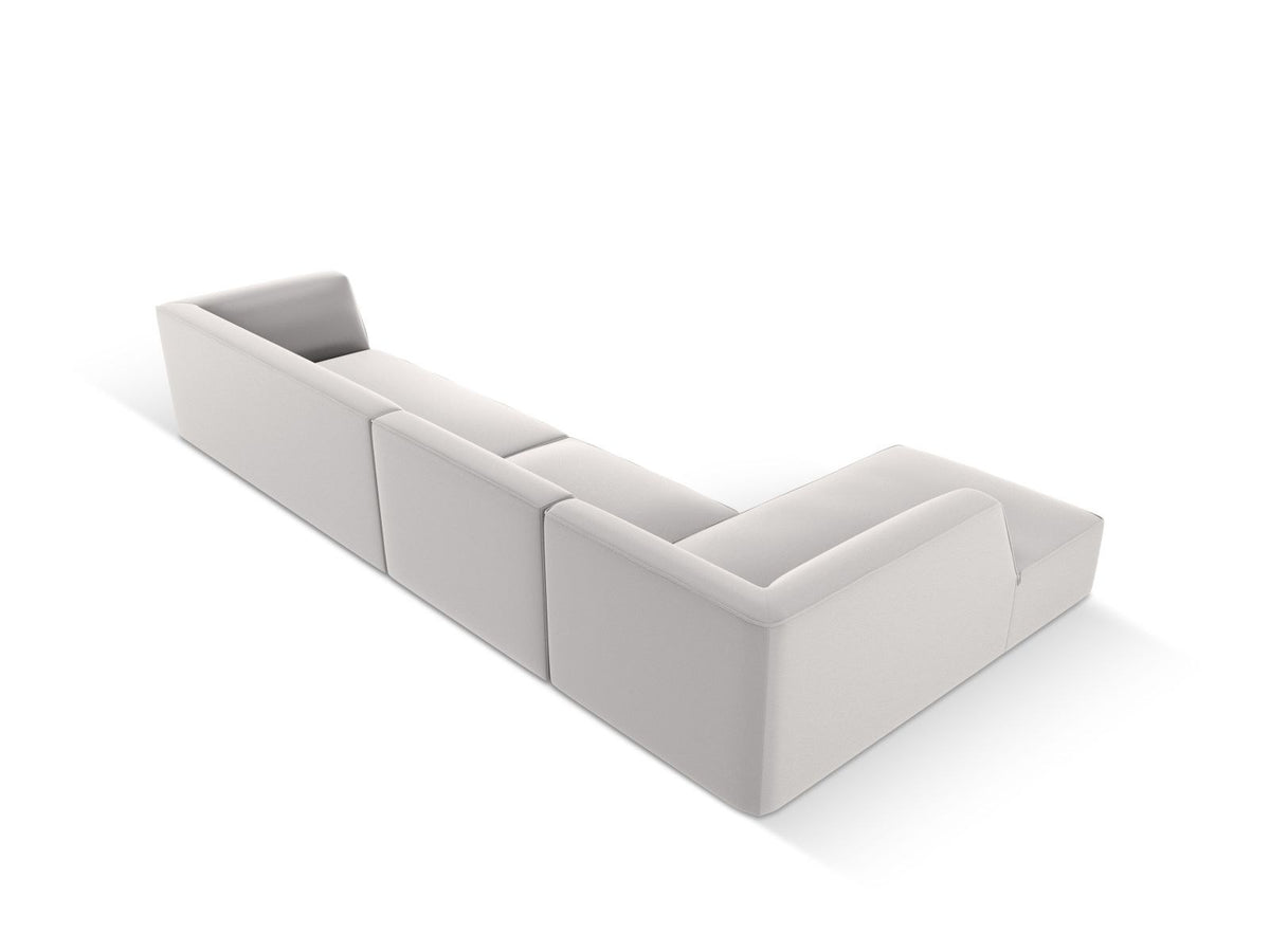 Modulares Ecksofa Siena in Light Beige mit lederähnlichem Bezugsstoff, schwarzen Kunststoffbeinen und moderner Eckform, 5-Sitzer, 180 cm Tiefe.
