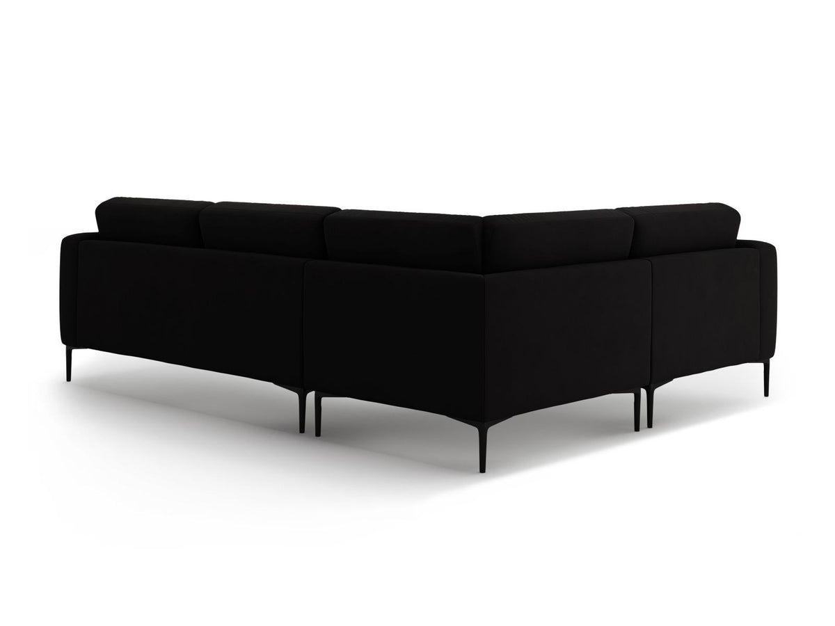 Ecksofa links Lazio in Beige-Salvador mit Samtvelours-Bezug, Massivholzrahmen und schwarzen Metallbeinen, Récamiere und breiter Sitzfläche.