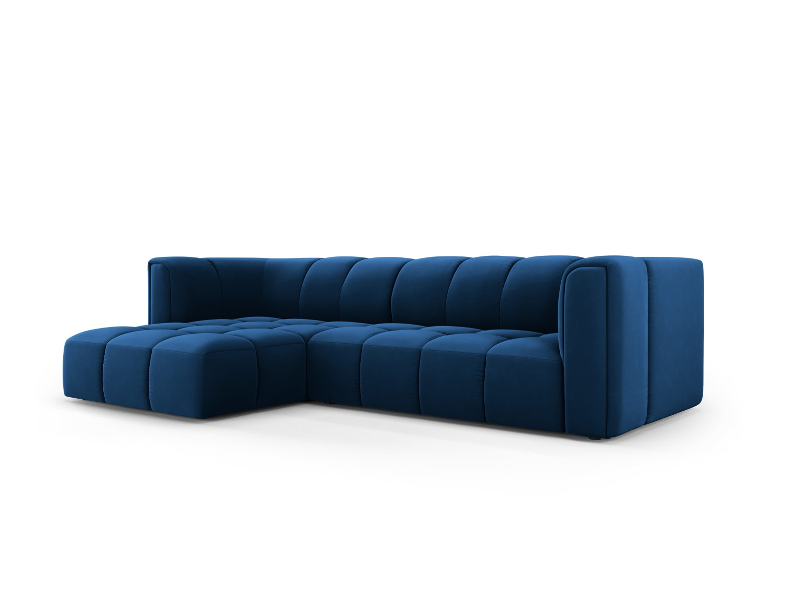 Elegantes 3-Sitzer Ecksofa Moritz in Royal Blue-Bluvel, ideal für stilvolle Wohnräume, präsentiert von Cosmopolitan Design.