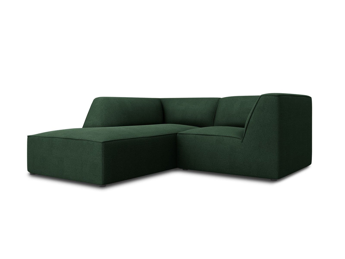 Modulares Ecksofa Siena mit gelbem Ottawa-Stoffbezug, schwarzen Kunststoffbeinen und Récamiere, Ansicht von vorne im Wohnraum.