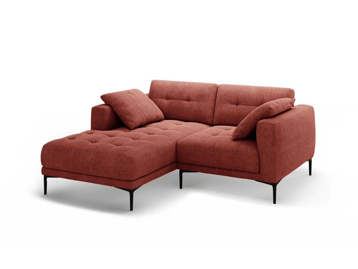 Ecksofa Links Lazio von Cosmopolitan Design in Beige mit Sorella-Stoffbezug, Massivholzrahmen und schwarzen Metallbeinen, seitliche Ansicht.