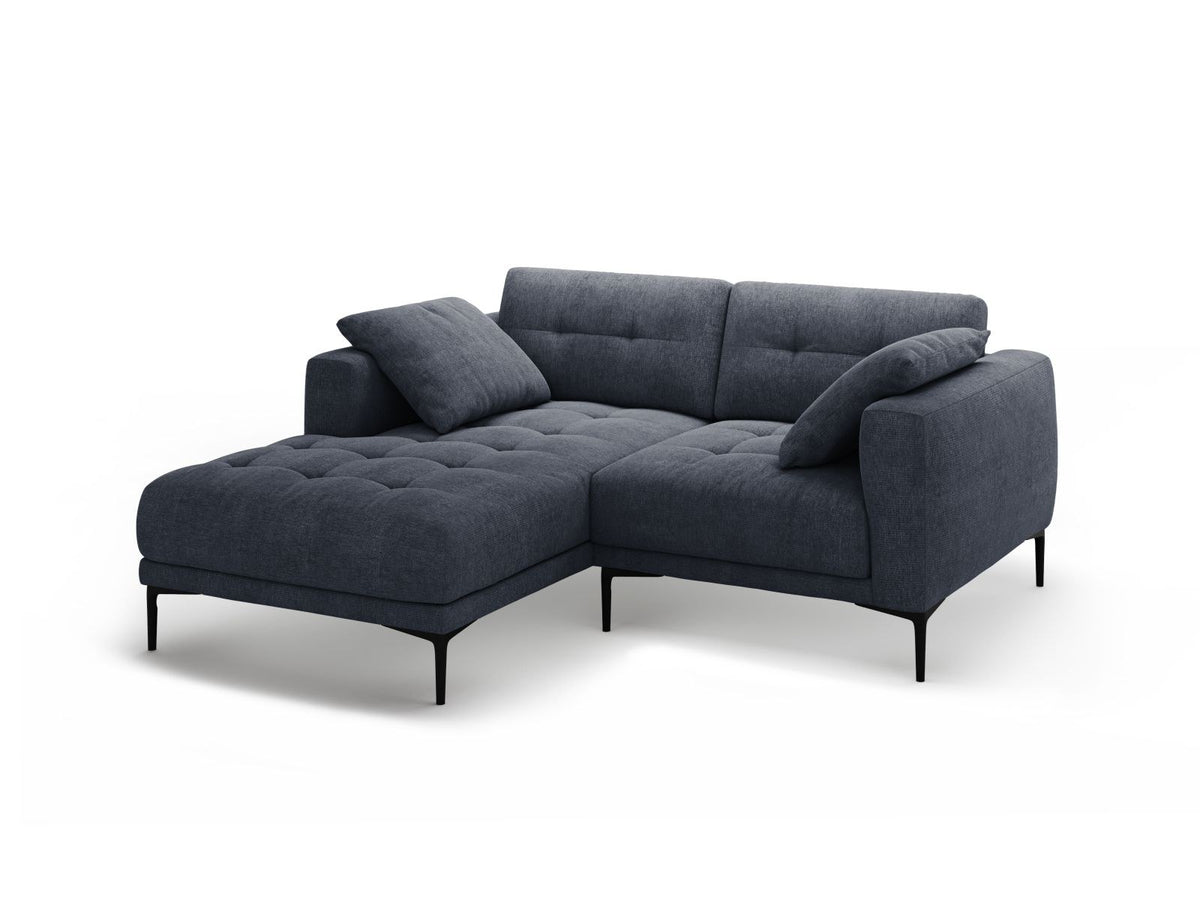 Ecksofa Links Lazio von Cosmopolitan Design in Beige mit Sorella-Stoffbezug, Massivholzrahmen und schwarzen Metallbeinen, seitliche Ansicht.
