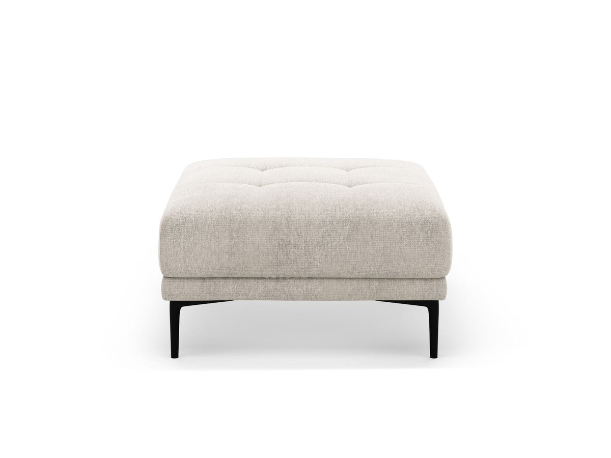 Runder Pouf mit beigem Sorella-Strukturstoff, gepolstertem Sitz und schwarzen Metallbeinen, freistehend fotografiert vor neutralem Hintergrund.