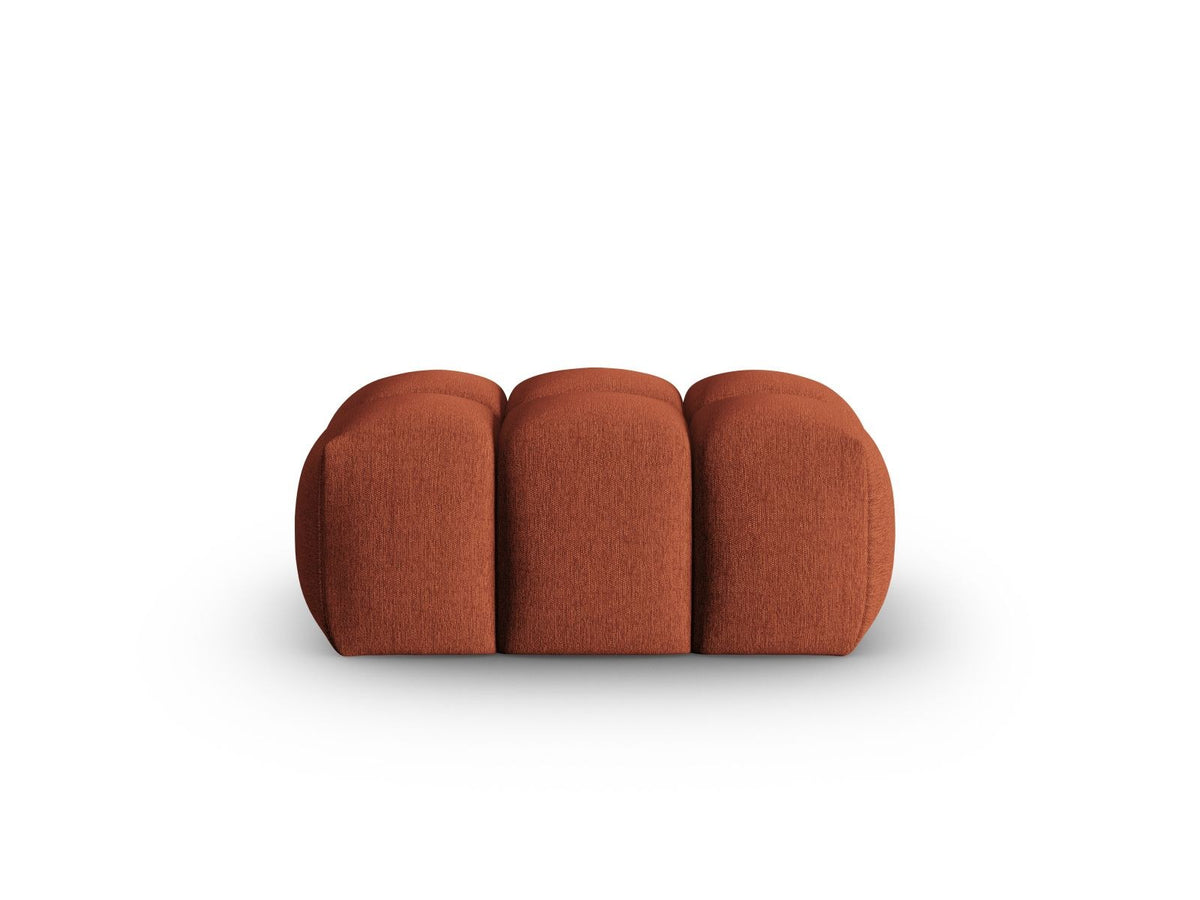 Beiger Pouf Verona mit Sorella-Strukturstoff, Massivholzrahmen und schwarzen Kunststoffbeinen, quaderförmige Sitzfläche.