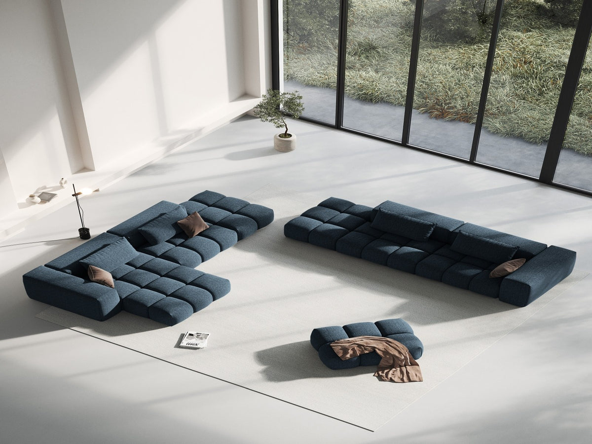Beiger Pouf Verona mit Sorella-Strukturstoff, Massivholzrahmen und schwarzen Kunststoffbeinen, quaderförmige Sitzfläche.
