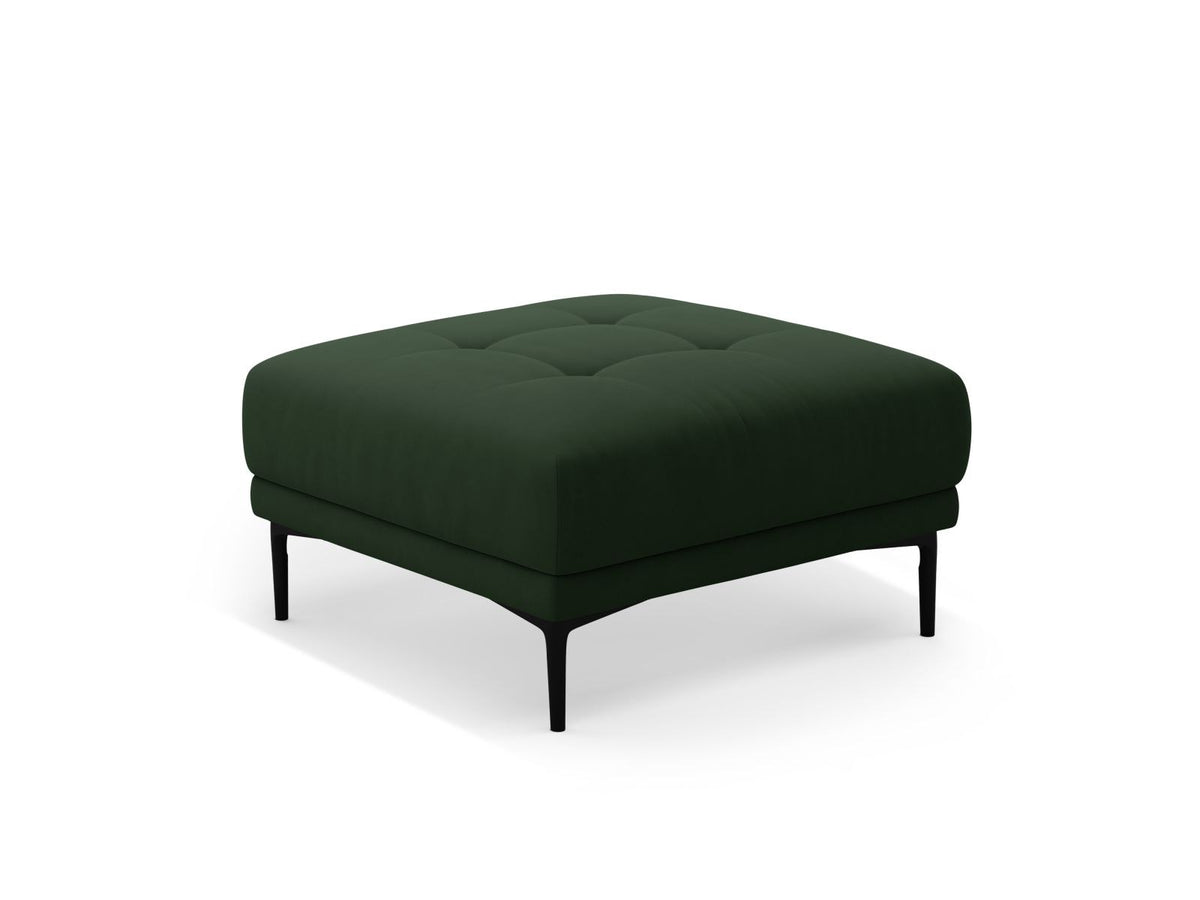 Samt-Pouf Lazio in Beige mit Massivholzrahmen, gepolsterter Sitzfläche und schwarzen Metallbeinen, Masse 85 x 85 x 46 cm.