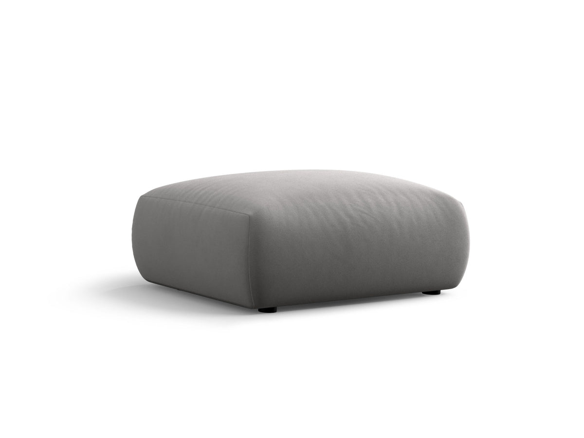 Gepolsterter Pouf Matera mit Velourbezug auf schwarzen Kunststoffbeinen, Cosmopolitan Design