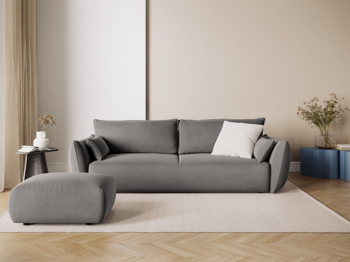 Gepolsterter Pouf Matera mit Velourbezug auf schwarzen Kunststoffbeinen, Cosmopolitan Design