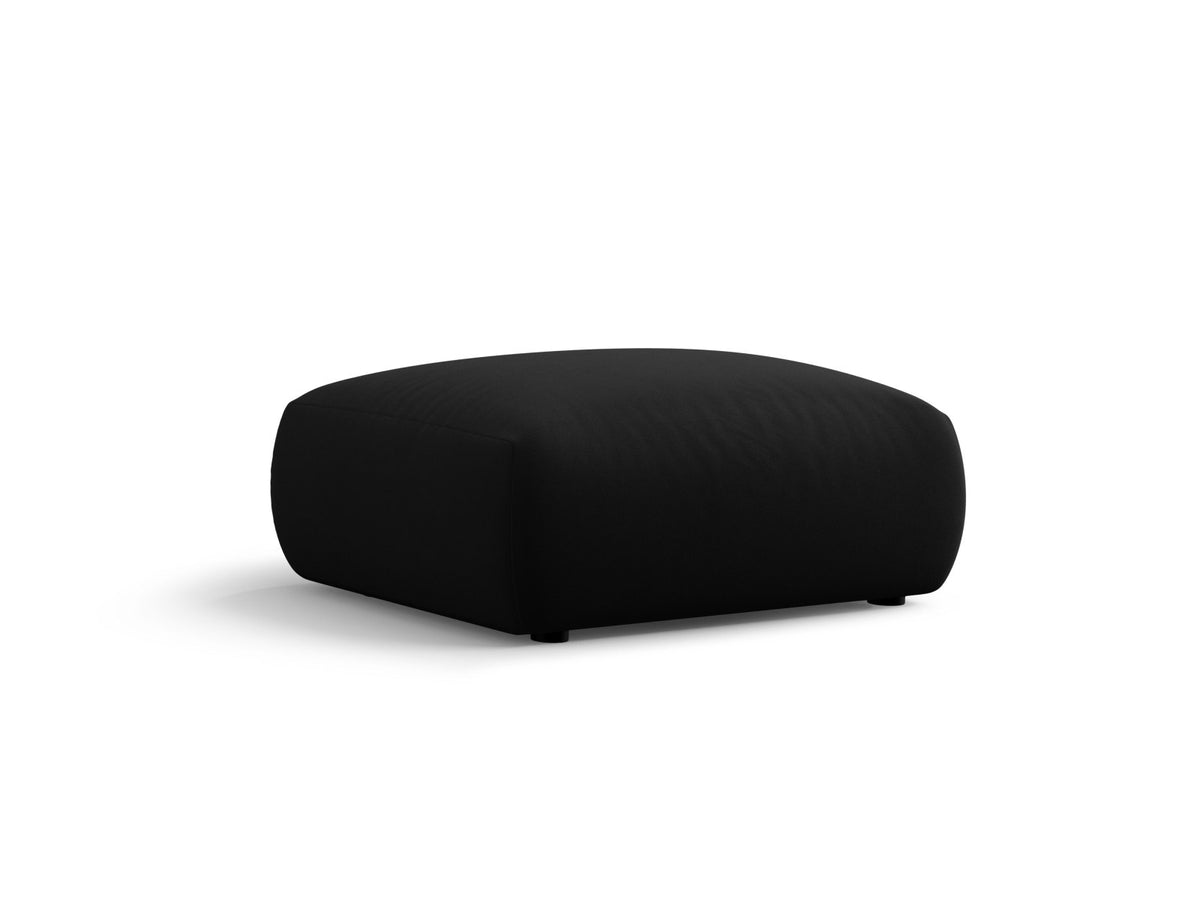 Gepolsterter Pouf Matera mit Velourbezug auf schwarzen Kunststoffbeinen, Cosmopolitan Design