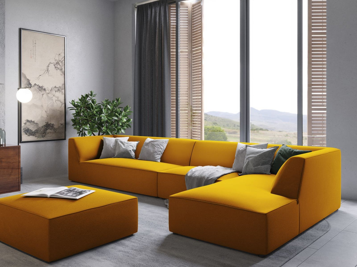 Beiger Samt-Pouf mit gepolstertem Sitz, Velours-Stoff und schwarzen Kunststoffbeinen, Modell Siena von Cosmopolitan Design.