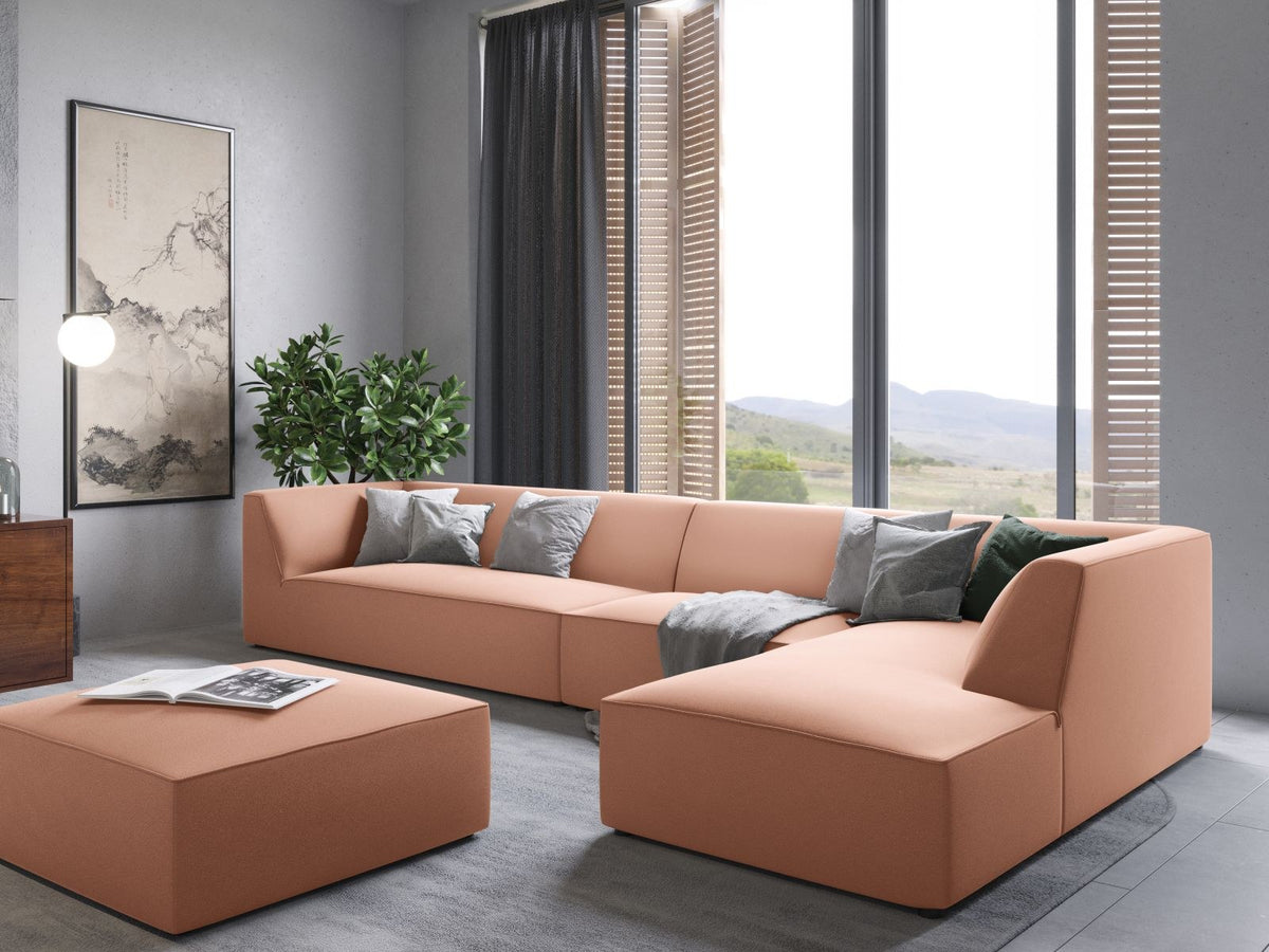 Beiger Samt-Pouf mit gepolstertem Sitz, Velours-Stoff und schwarzen Kunststoffbeinen, Modell Siena von Cosmopolitan Design.