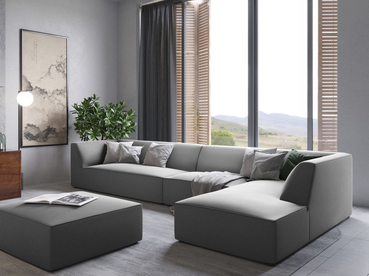 Beiger Samt-Pouf mit gepolstertem Sitz, Velours-Stoff und schwarzen Kunststoffbeinen, Modell Siena von Cosmopolitan Design.