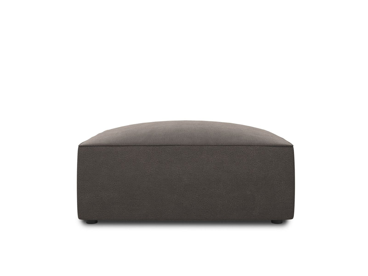 Beiger Samt-Pouf mit gepolstertem Sitz, Velours-Stoff und schwarzen Kunststoffbeinen, Modell Siena von Cosmopolitan Design.