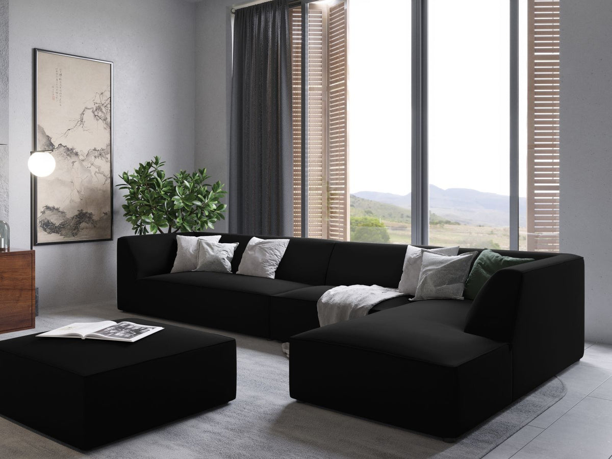 Beiger Samt-Pouf mit gepolstertem Sitz, Velours-Stoff und schwarzen Kunststoffbeinen, Modell Siena von Cosmopolitan Design.