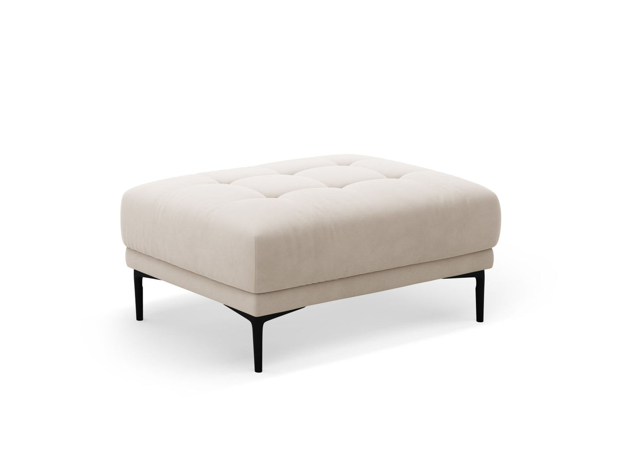 Beige-farbener Samt-Pouf Lazio mit rundlicher Sitzfläche, schwarzen Metallbeinen aus Stahl und Velours-Bezug Salvador.