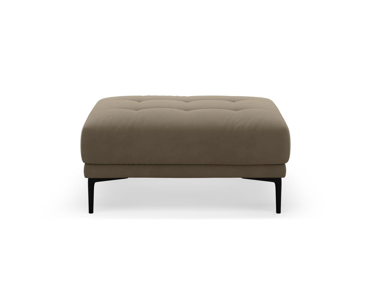 Beige-farbener Samt-Pouf Lazio mit rundlicher Sitzfläche, schwarzen Metallbeinen aus Stahl und Velours-Bezug Salvador.