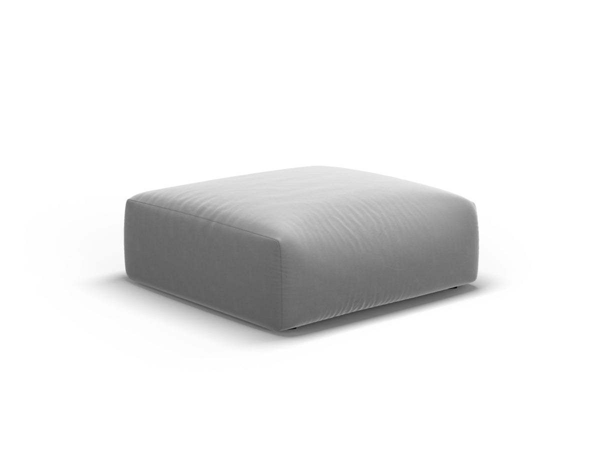 Gepolsterter Pouf Matera mit Velourbezug auf schwarzen Kunststoffbeinen, Cosmopolitan Design