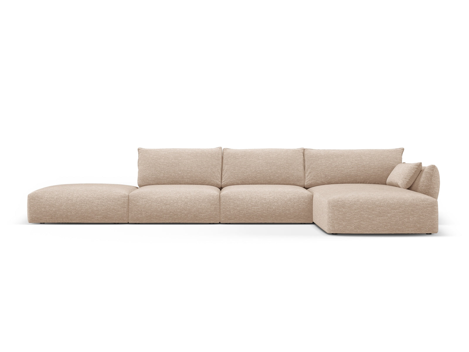 Elegantes 5-Sitzer Ecksofa Matera in warmen Beigetönen, ideal für gemütliche Abende und geschmackvolle Wohnräume.