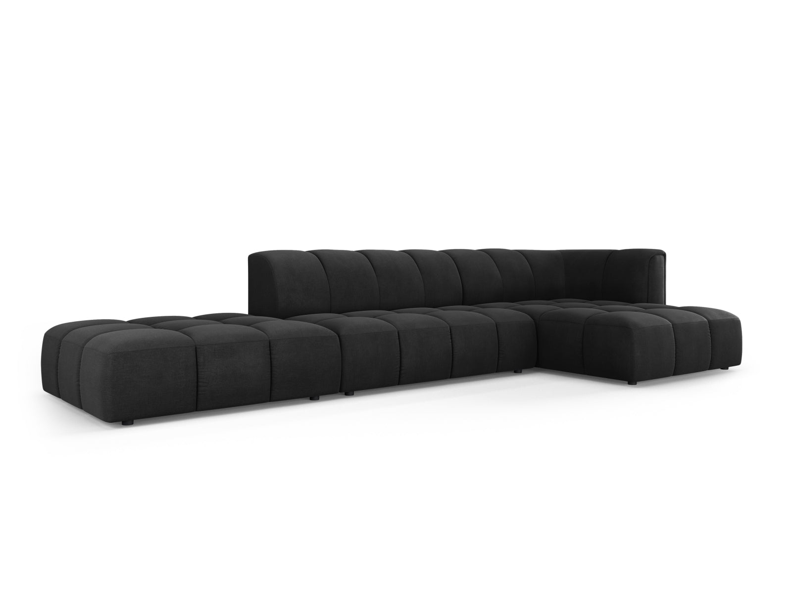 Elegantes 5-Sitzer Ecksofa Moritz in stilvollem Schwarz, ideal für moderne Wohnräume, präsentiert von Cosmopolitan Design.