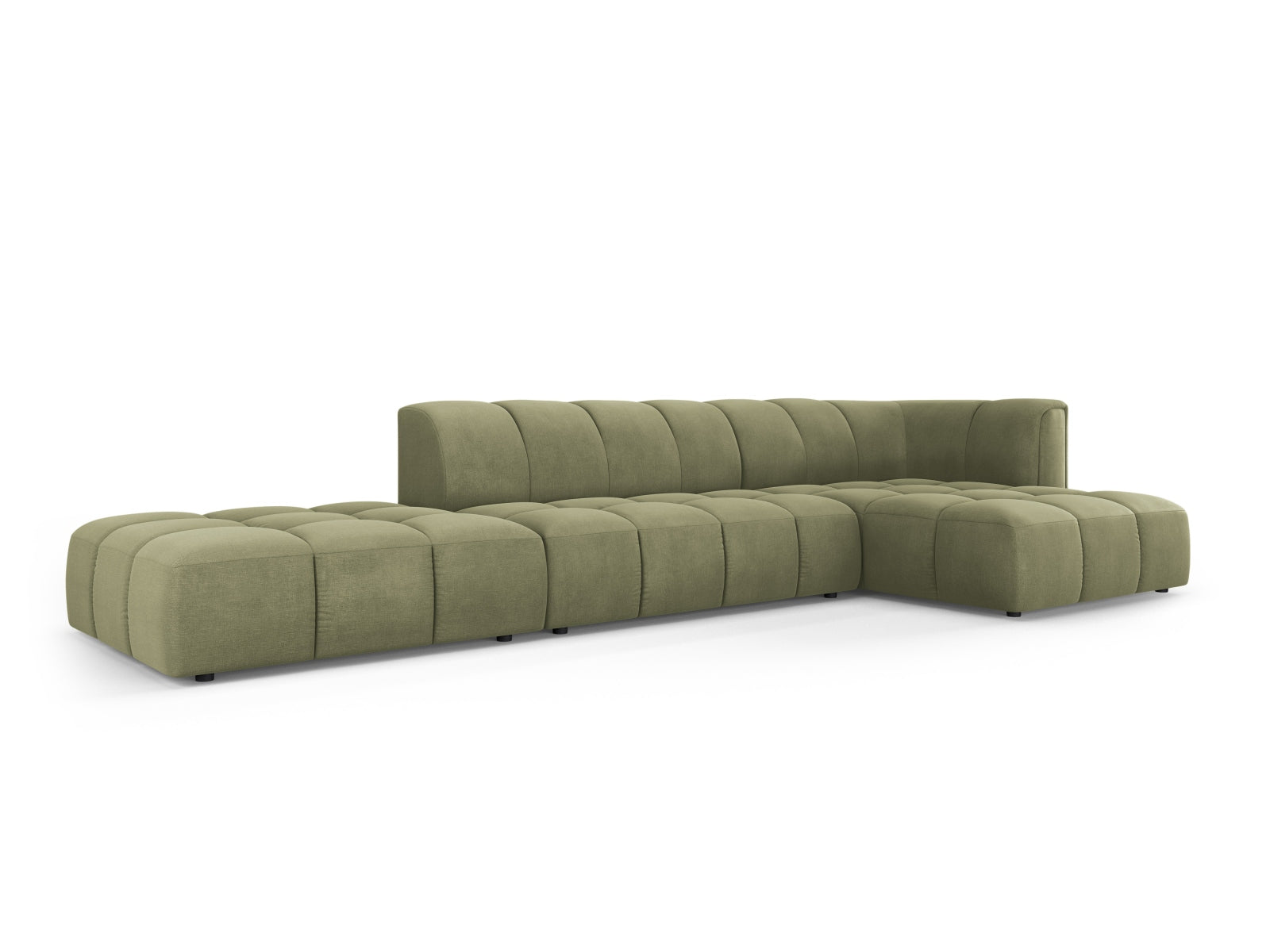 Elegantes 5-Sitzer Ecksofa Moritz in sanftem Lichtgrün, ideal für stilvolle Wohnräume. Hochwertige Verarbeitung von Cosmopolitan Design.
