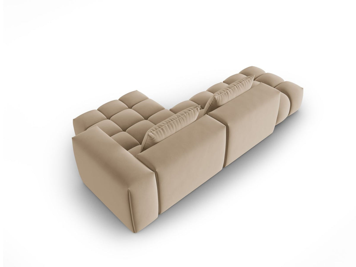 Modulares Ecksofa rechts aus Samt in Sand-Casino mit Récamiere, schwarzen Kunststoffbeinen und gepolsterter Rückenlehne.