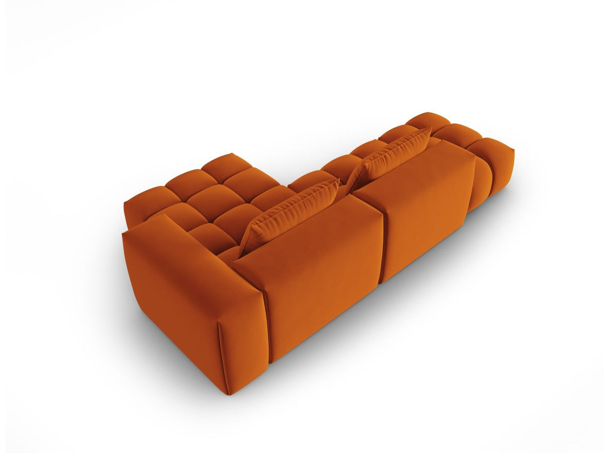 Modulares Ecksofa rechts aus Samt in Sand-Casino mit Récamiere, schwarzen Kunststoffbeinen und gepolsterter Rückenlehne.