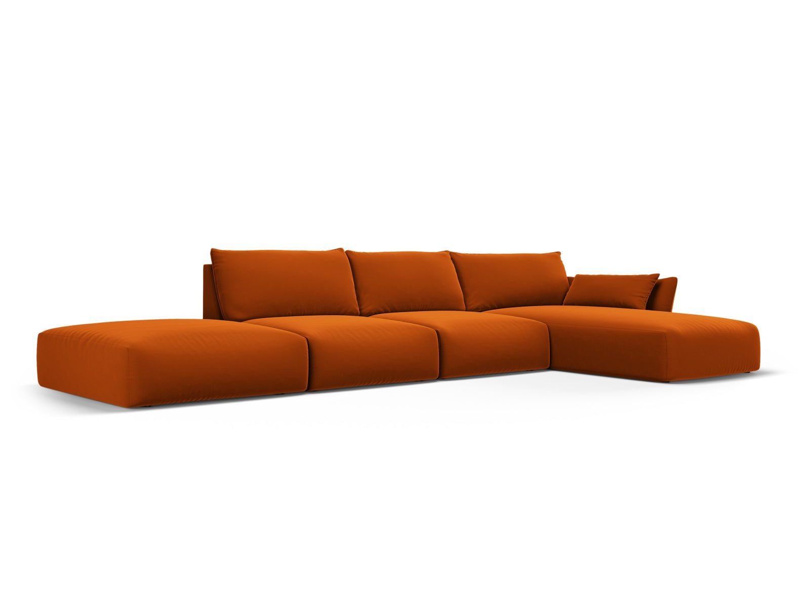 Elegantes 5-Sitzer Ecksofa rechts Matera in warmem Terracotta, ideal für stilvolle Wohnräume, präsentiert von Cosmopolitan Design.