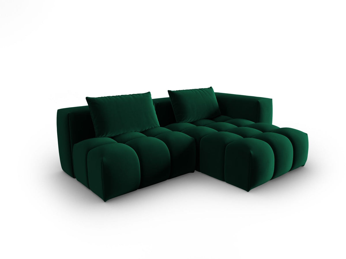 Modulares Ecksofa rechts in Sand-Casino Samt mit Massivholzrahmen, schwarzen Kunststoffbeinen und drei Sitzplätzen, seitliche Ansicht.