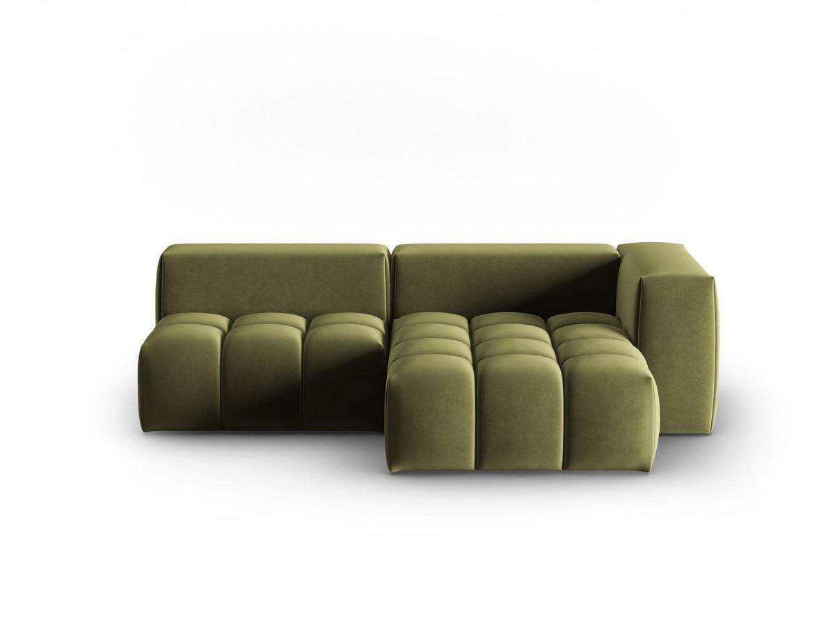 Modulares Ecksofa rechts in Sand-Casino Samt mit Massivholzrahmen, schwarzen Kunststoffbeinen und drei Sitzplätzen, seitliche Ansicht.