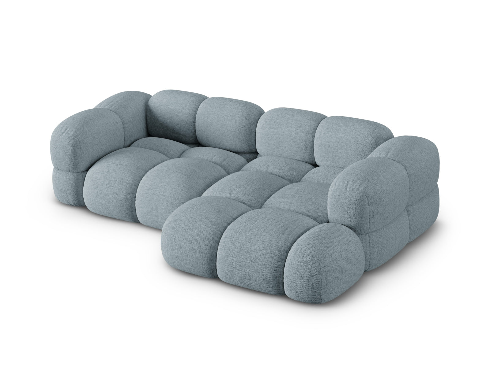 Elegantes Loretto Ecksofa in zartem Pastellblau, 3-Sitzer, ideal für stilvolle Wohnräume, von Cosmopolitan Design.