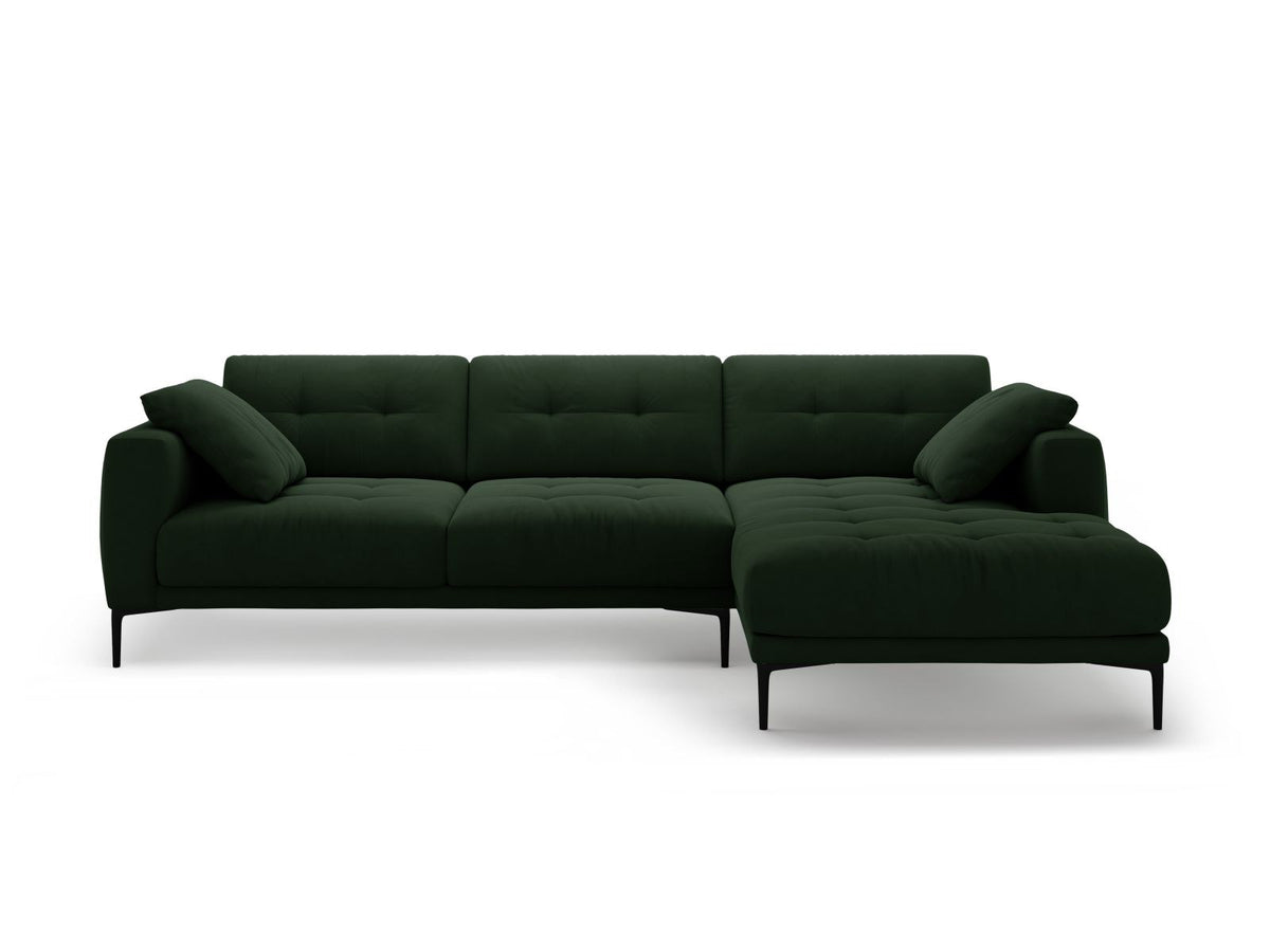 Lazio Samtsofa Rechts 3-Sitzer in Beige-Salvador mit schwarzen Metallbeinen, Samtstoff und Récamiere, Frontalansicht des Möbelstücks.