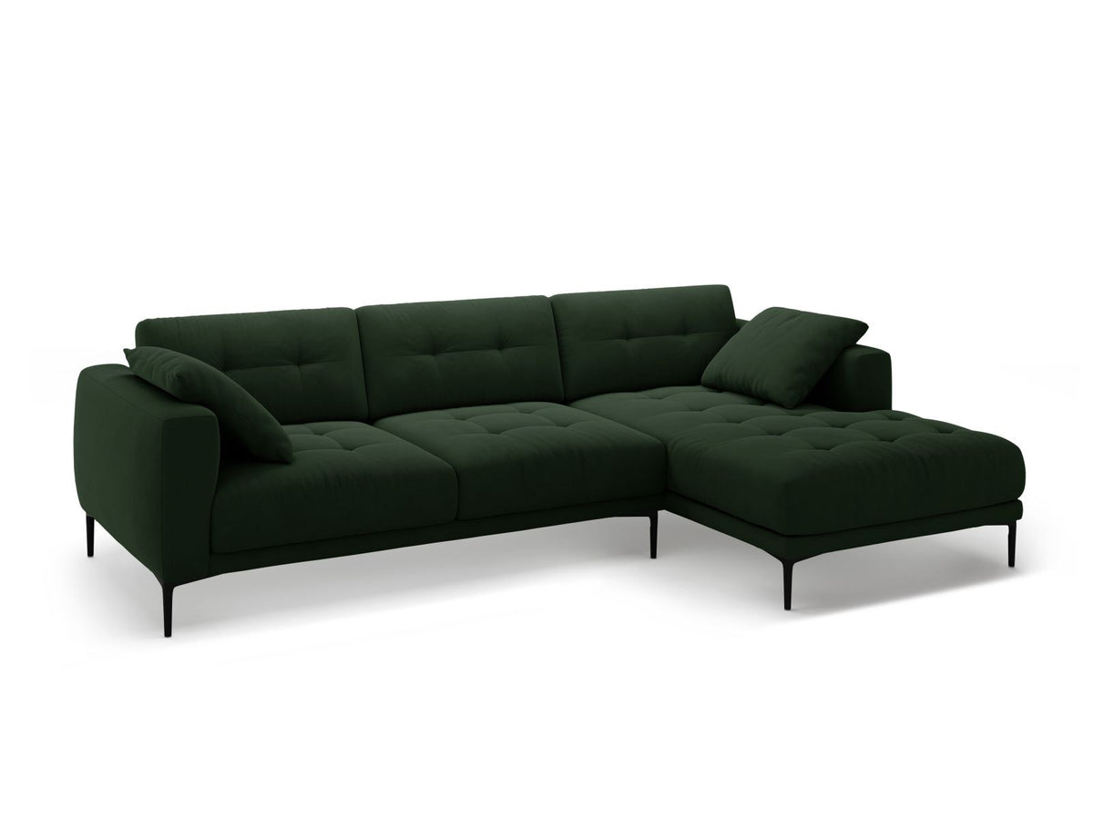 Lazio Samtsofa Rechts 3-Sitzer in Beige-Salvador mit schwarzen Metallbeinen, Samtstoff und Récamiere, Frontalansicht des Möbelstücks.