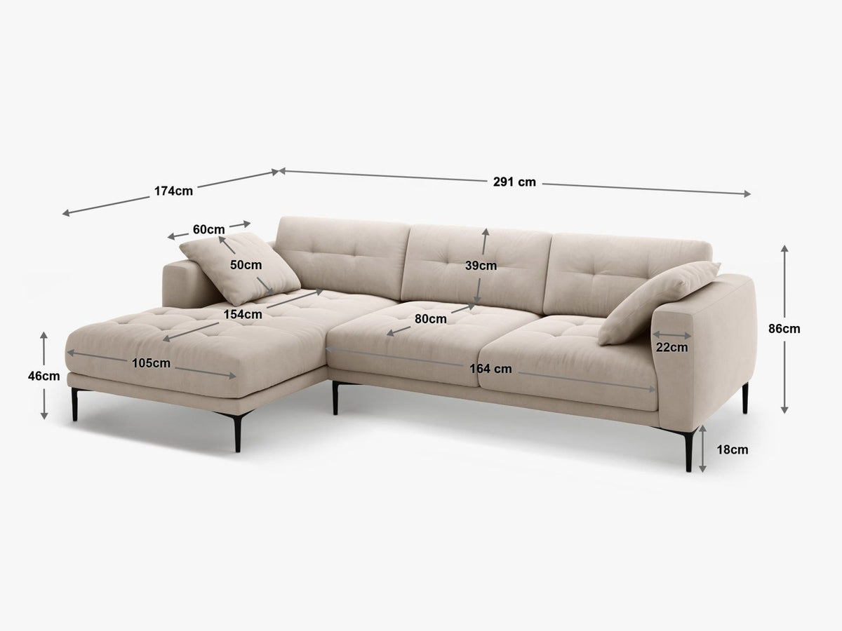 Lazio Samtsofa Rechts 3-Sitzer in Beige-Salvador mit schwarzen Metallbeinen, Samtstoff und Récamiere, Frontalansicht des Möbelstücks.