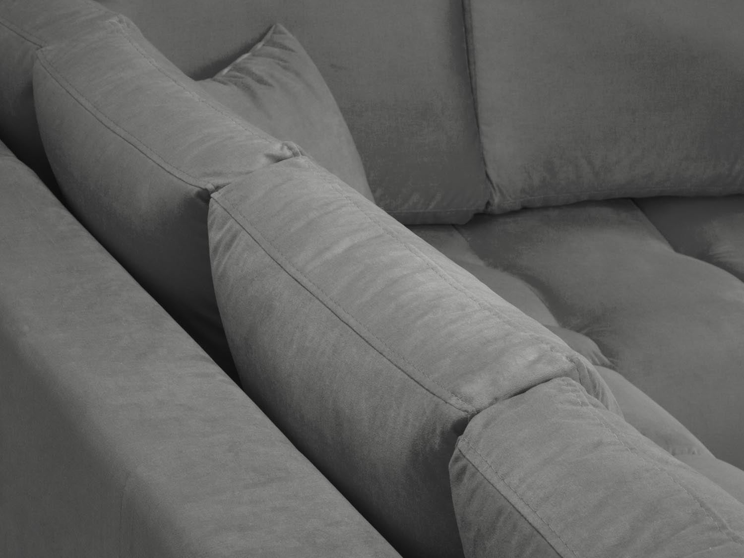 Erleben Sie das stilvolle Hastings Velour Ecksofa rechts 5 Sitzer von Cosmopolitan Design – ideal für Ihr modernes Wohnzimmer und ultimativen Komfort.