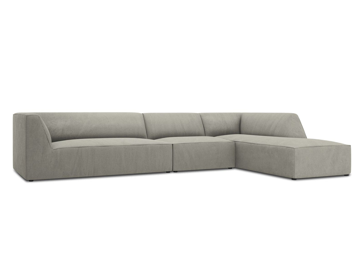Modulares Ecksofa Siena in Light Beige-Scala mit Cordstoff-Bezug, schwarzen Kunststoffbeinen und Récamiere, 5-Sitzer Ausführung von Cosmopolitan Design.