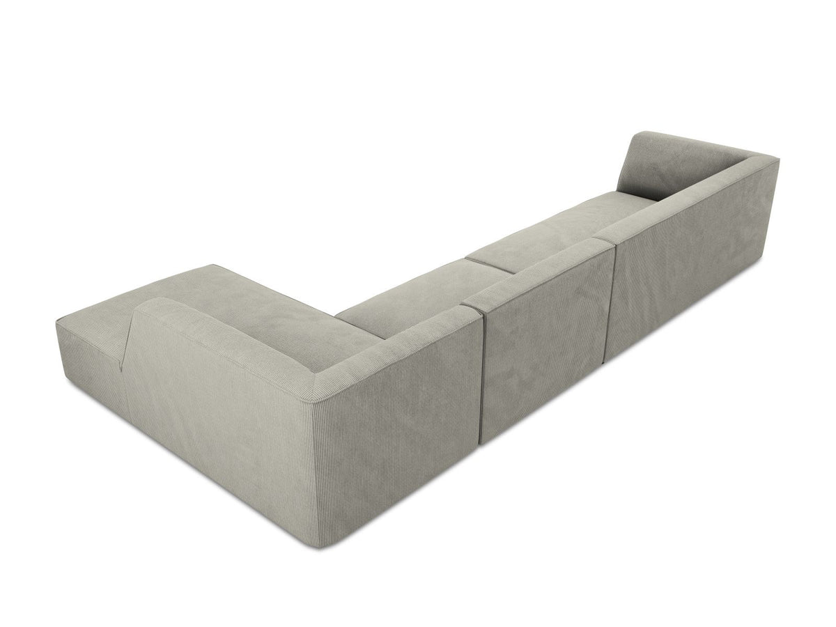 Modulares Ecksofa Siena in Light Beige-Scala mit Cordstoff-Bezug, schwarzen Kunststoffbeinen und Récamiere, 5-Sitzer Ausführung von Cosmopolitan Design.