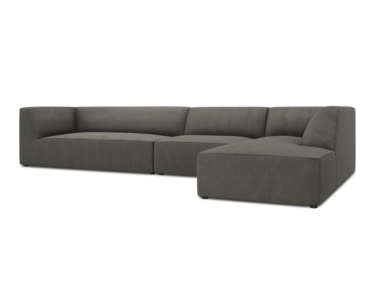 Modulares Ecksofa Siena in Light Beige-Scala mit Cordstoff-Bezug, schwarzen Kunststoffbeinen und Récamiere, 5-Sitzer Ausführung von Cosmopolitan Design.
