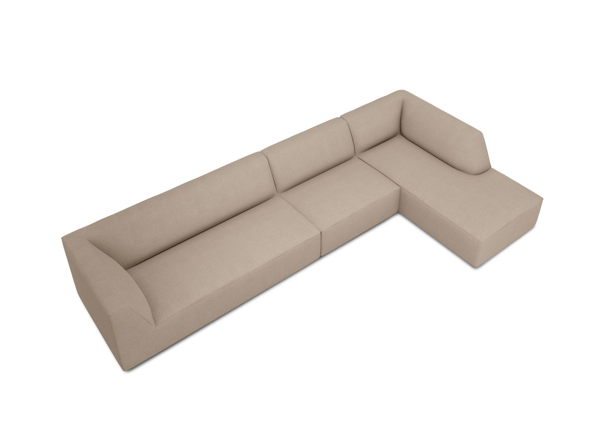 Modulares Ecksofa Siena in Light Beige-Scala mit Cordstoff-Bezug, schwarzen Kunststoffbeinen und Récamiere, 5-Sitzer Ausführung von Cosmopolitan Design.