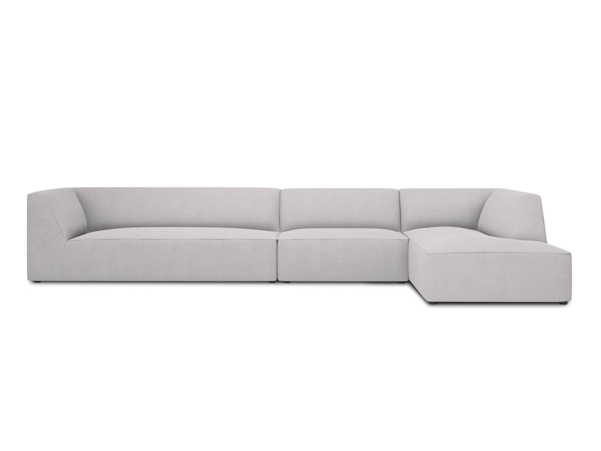 Modulares Ecksofa Siena in Light Beige-Scala mit Cordstoff-Bezug, schwarzen Kunststoffbeinen und Récamiere, 5-Sitzer Ausführung von Cosmopolitan Design.